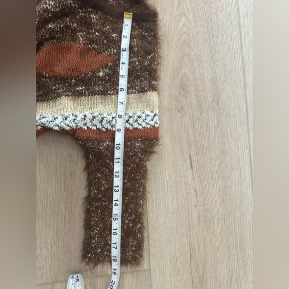 VIP Women's V-Neck Sweater in Brown, Cream, and Black 🍁🍂
*New with tags 🏷️ - Picture 6 of 8